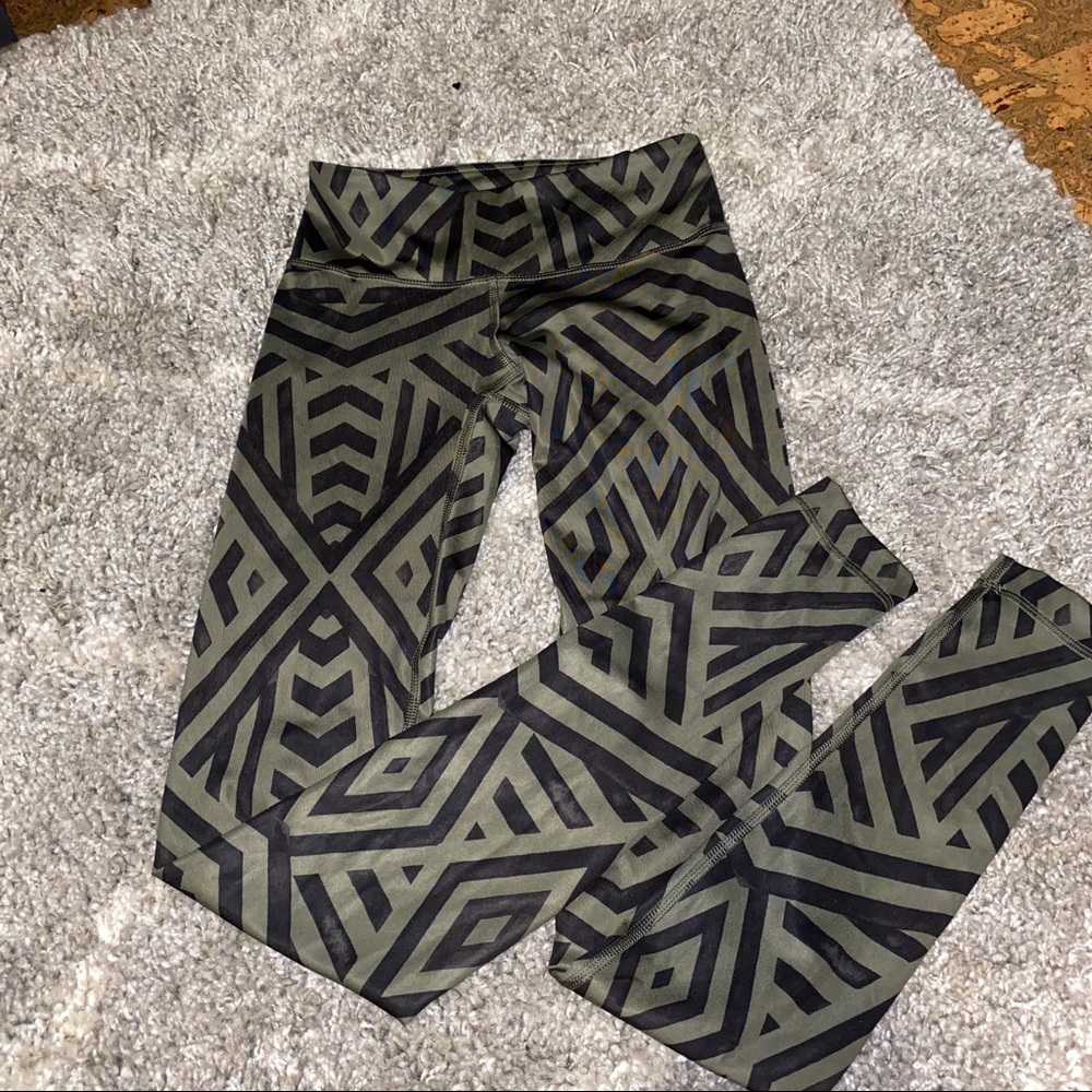 Lululemon Wunder Under Leggings “Chevron Shuffle”